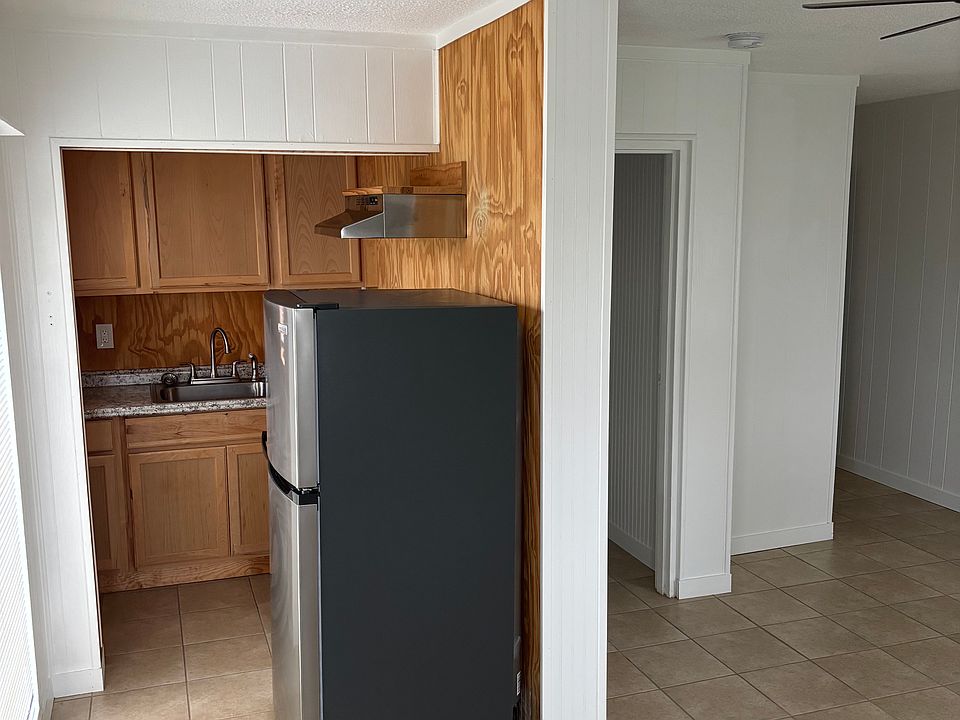 2nd image of 902 2nd St N APT 8