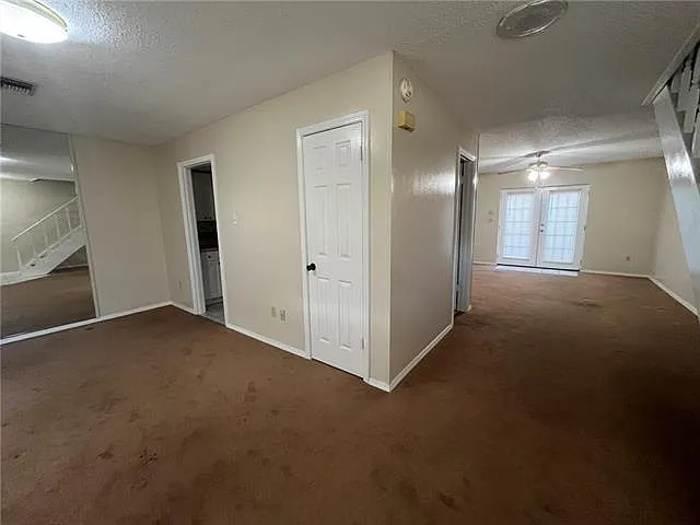 3 bed, 2.5 bath, 1469 sqft, $1,700 — Photo 2