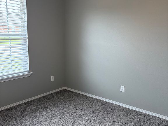 3rd image of 2709 Trailwood Dr Unit B