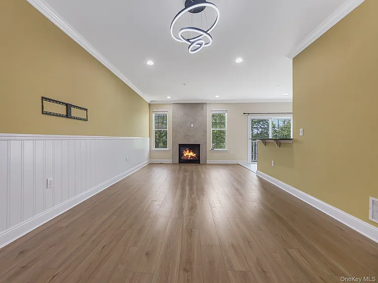 1115 Balsam Dr — Photo 11