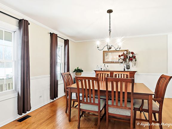 4th image of 387 Long Hill Rd