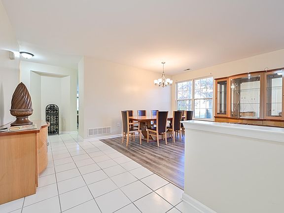 5th image of 126 Saint Georges Dr