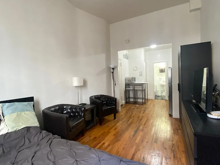 1553 York Ave #D — Photo 3