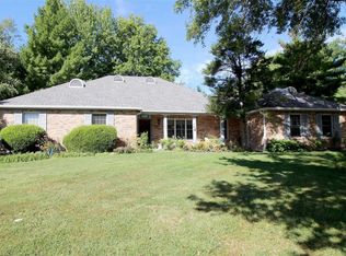 16236 Forest Meadows Dr, Chesterfield, MO 63005