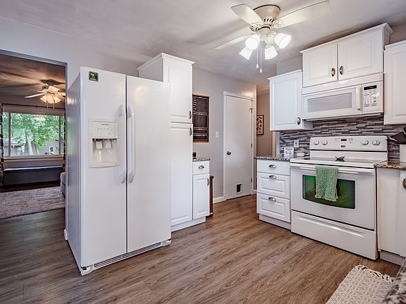 5th image of 1005 Oak Hill Cir