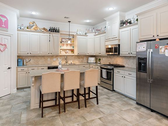 3rd image of 8251 Valencia Ct