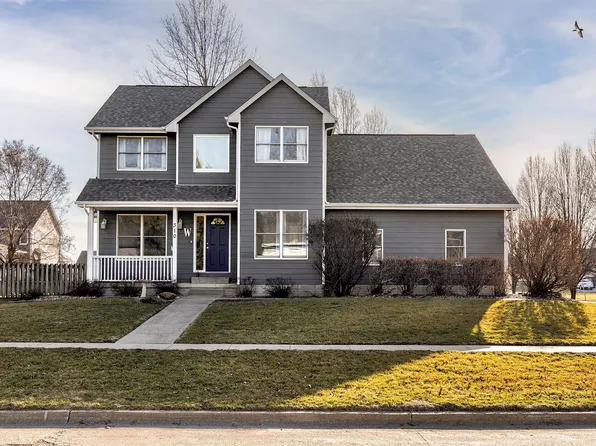 310 NE Cedar Ave, Earlham, IA 50072