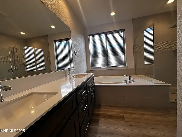 1326 Little Ln — Photo 3