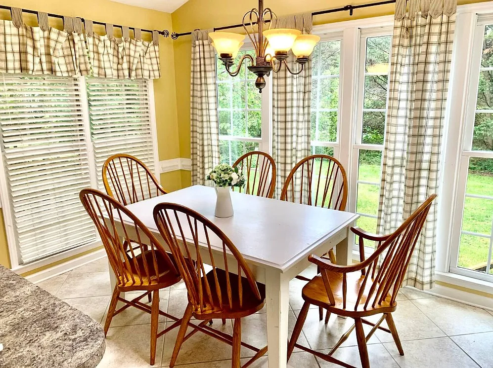 3 bed, 2.5 bath, 1600 sqft, $2,400 — Photo 4