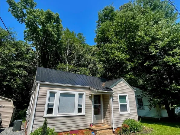 106 Peacock Ave, Lexington, NC 27292