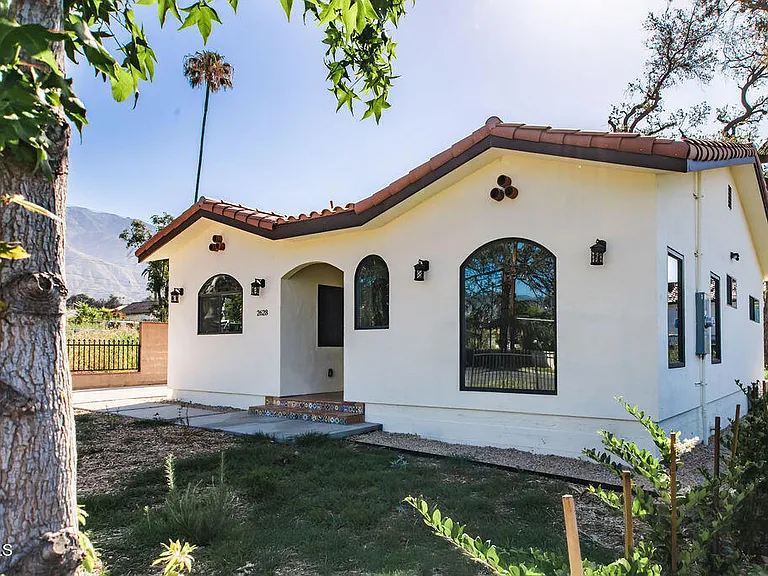 2628 Glenrose Ave — Photo 1