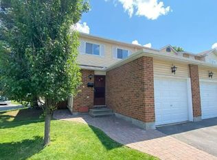 12 Sunridge Ln, Ottawa, ON K2J 2N8