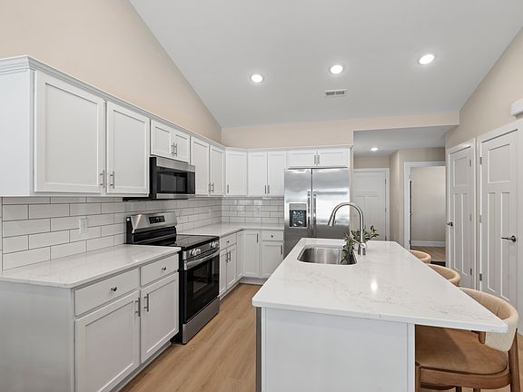 3rd image of 4828 Whiteford Rd
