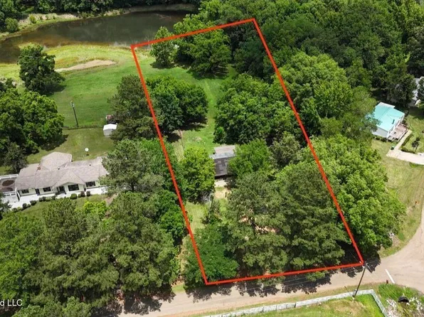 1433 Ross Cir, Jackson, MS 39209