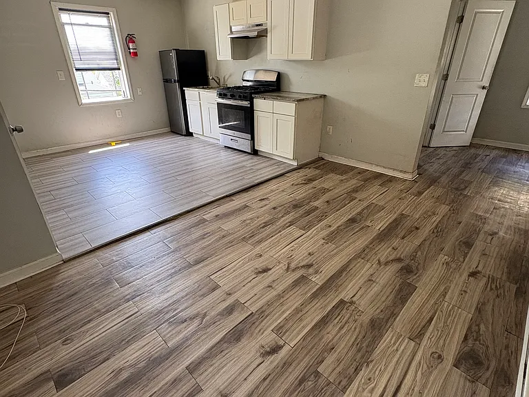 152-154 Mapes Ave #3R — Photo 3