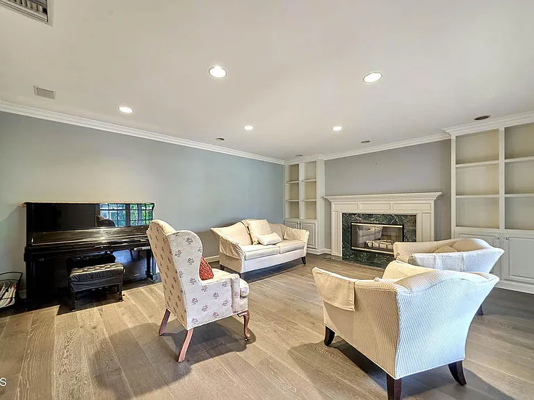 4330 Bel Aire Dr — Photo 7