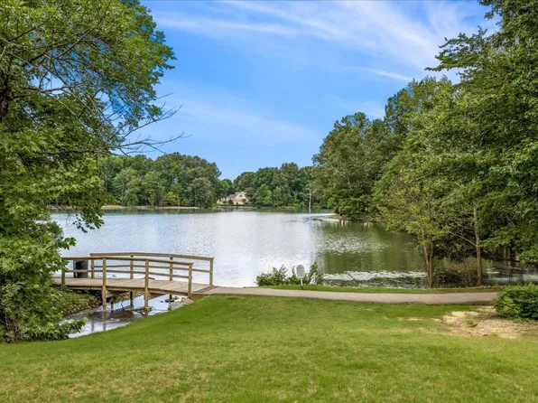 8670 Riverwood Farms Pkwy, Cordova, TN 38016