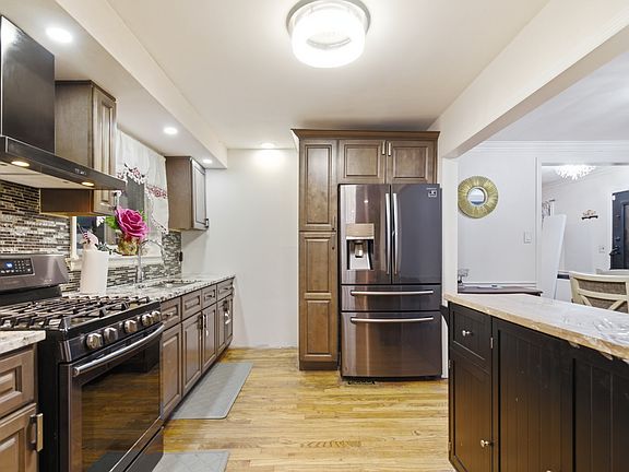 4th image of 756 W Inman Ave