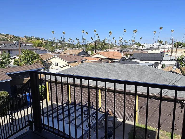 3554 Locke Ave — Photo 6