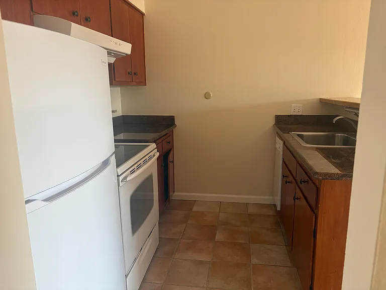 570 Mira Vista Ave #106 — Photo 3