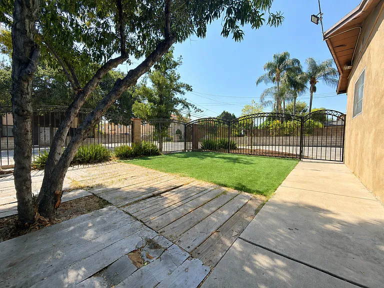 8409 Columbus Ave — Photo 19