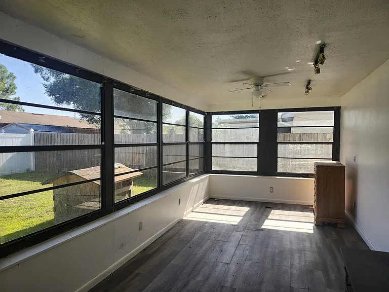 8040 Deerwood Cir — Photo 10