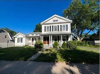 418 N Main St — Photo 1
