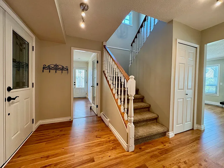 1032 Cornwall Dr — Photo 5