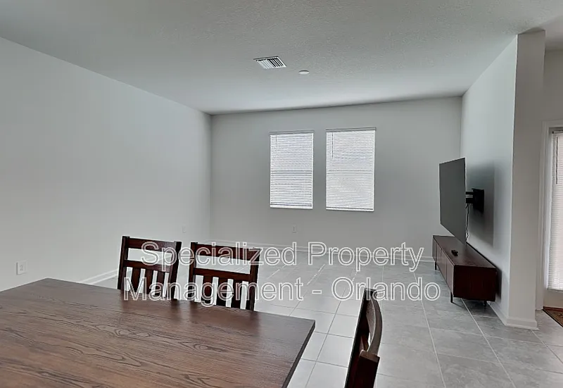 3 bed, 2.5 bath, 1800 sqft, $2,250 — Photo 4