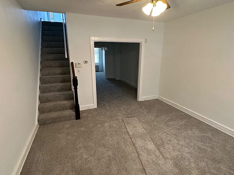 1035 N Kenwood Ave — Photo 2