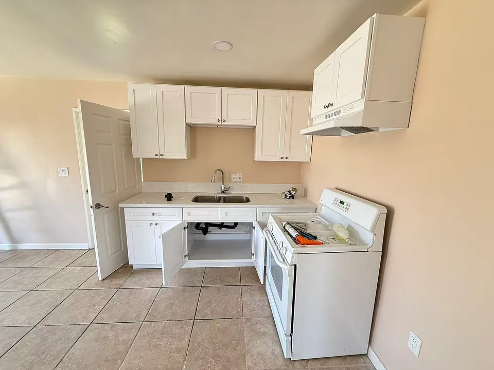 9607.5 Laurel Ave