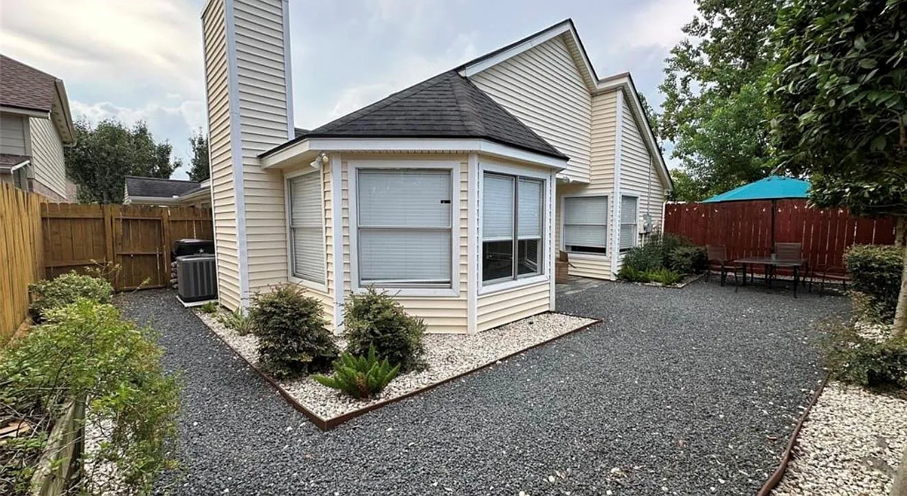 3 bed, 2.0 bath, 1656 sqft, $1,950 — Photo 4