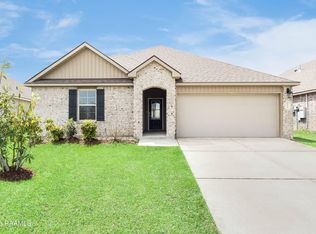 105 Nova Lake Dr, Duson, LA 70529