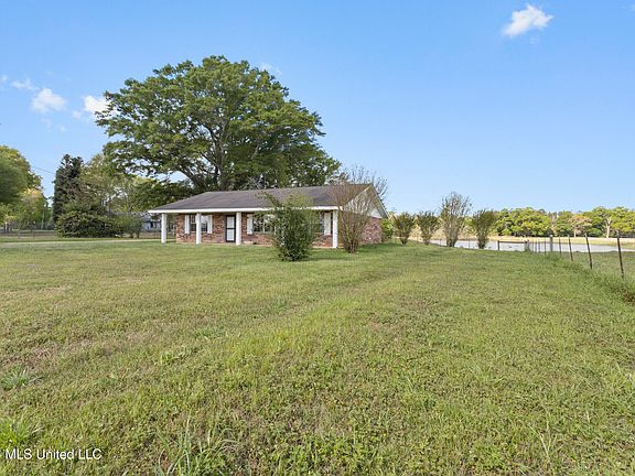 3rd image of 371 Price Rd