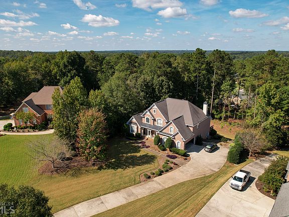 5th image of 1094 Columbus Dr