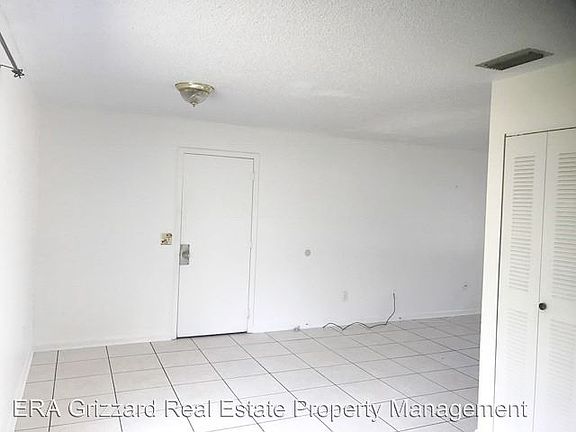 5th image of 582 Blue Springs Ct