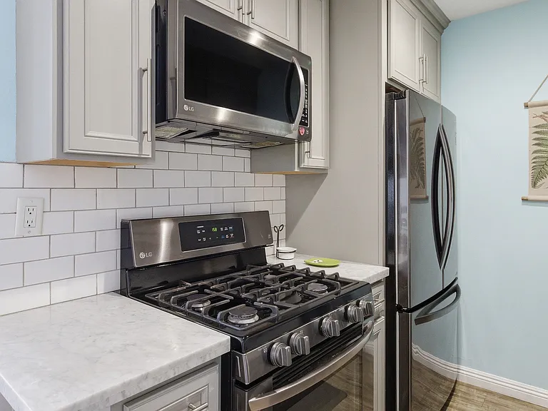 1600 Ardmore Ave #219 — Photo 8