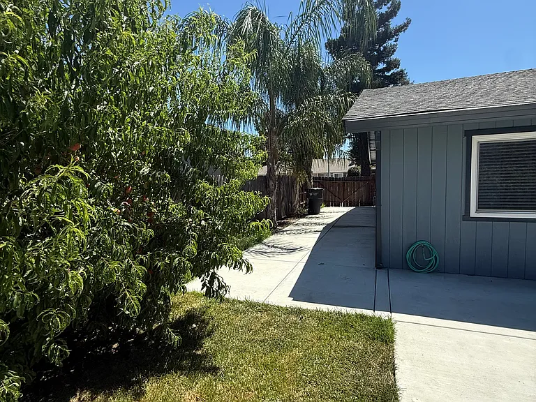 818 Portugal Way — Photo 2