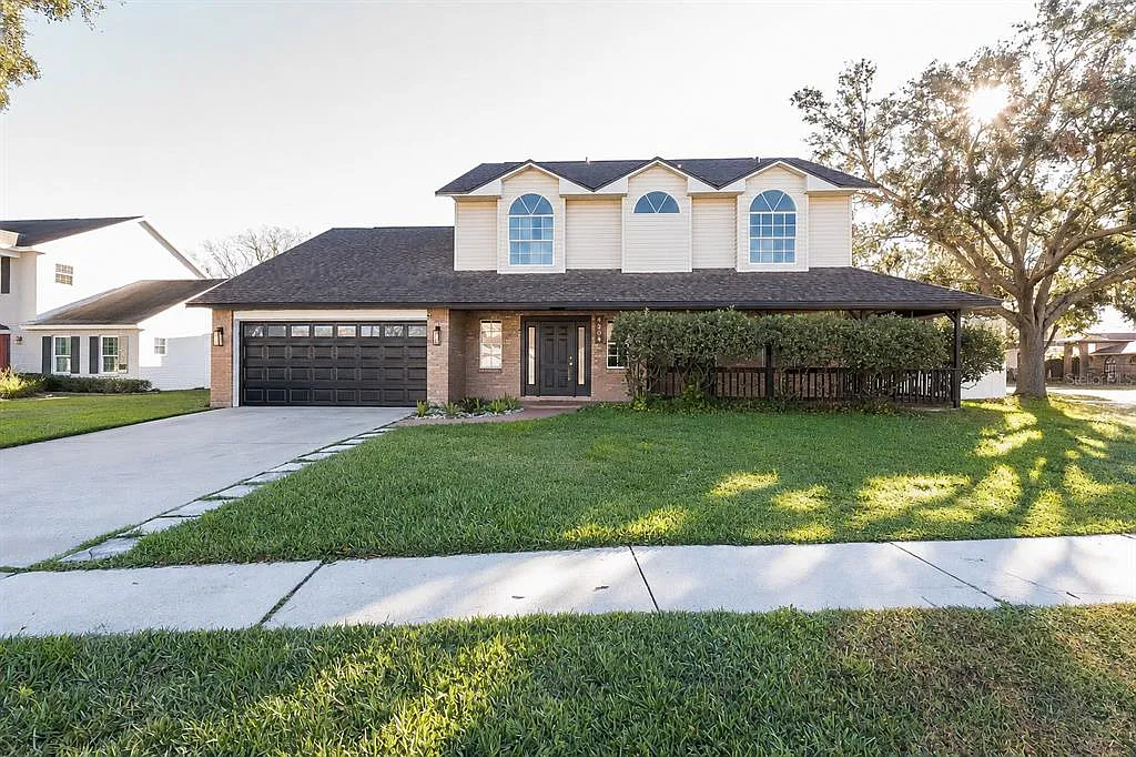 4 bed, 4.0 bath, 2442 sqft, $3,200 — Photo 1
