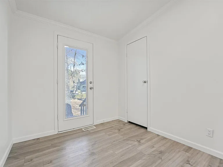 23239 Lakeside Dr — Photo 15