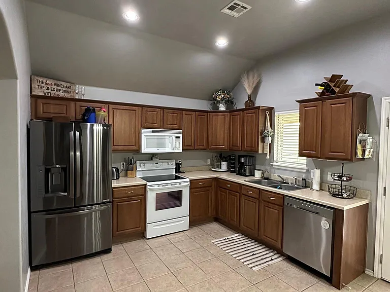 809 N Euclid Ave — Photo 3