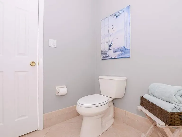 4031 NE Breakwater Dr — Photo 20