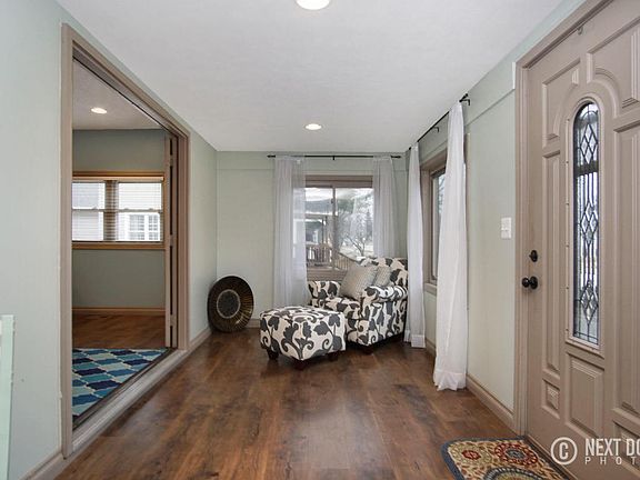 4th image of 208 N Franklin St