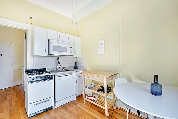 Rented by Compass | media 15