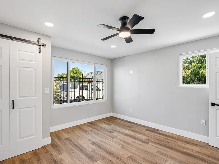4282 Marlborough Ave — Photo 11