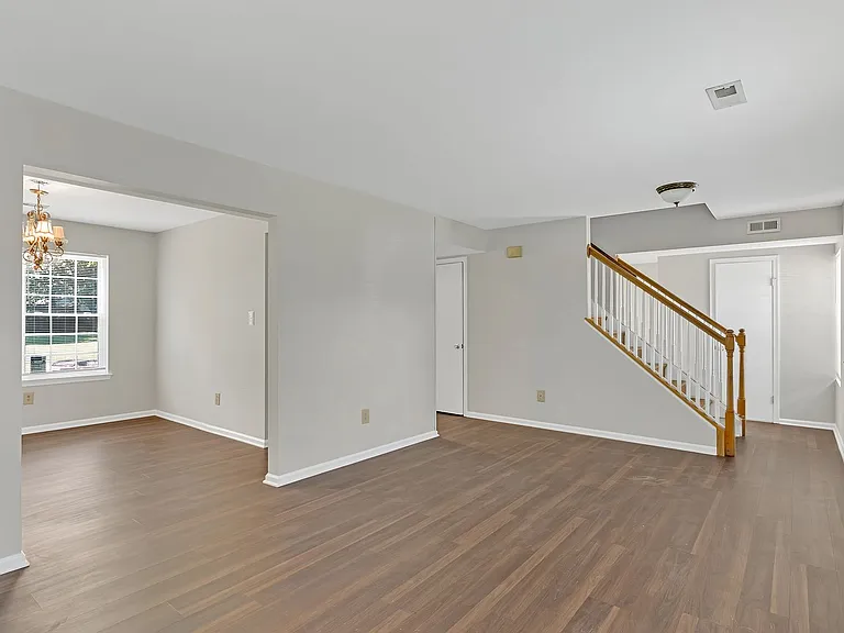 219 Springdale Way — Photo 4