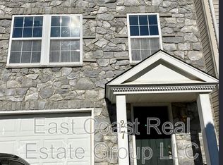 27 Dunlap Dr, Charles Town, WV 25414