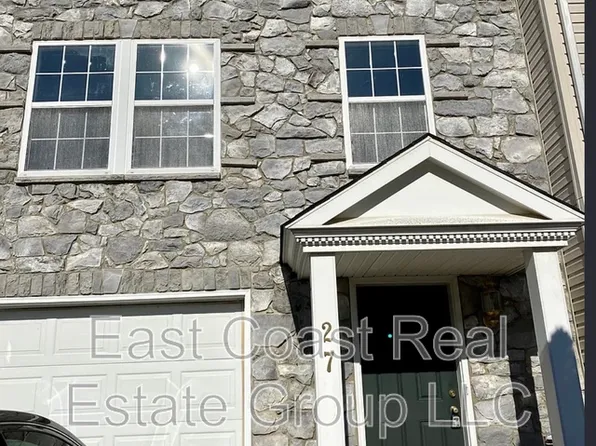 27 Dunlap Dr, Charles Town, WV 25414