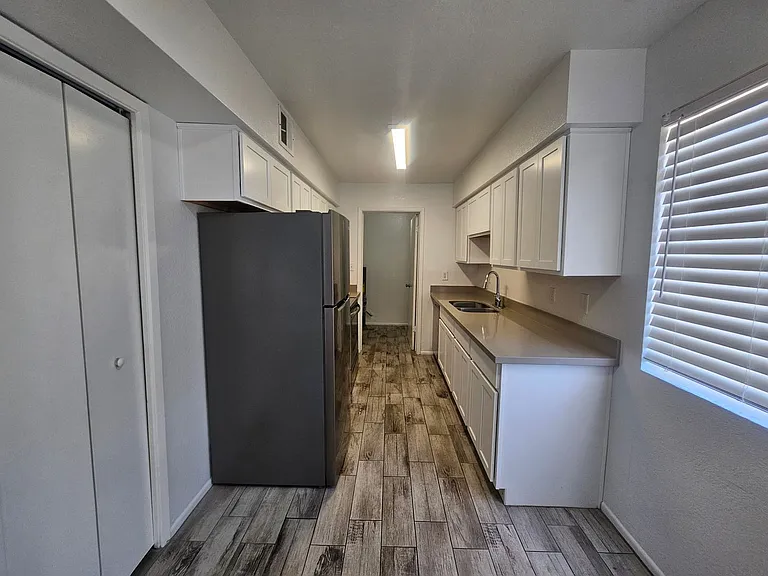 115 W. Inglewood — Photo 12