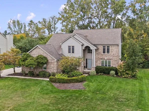 4126 Villager Dr, Orion, MI 48359